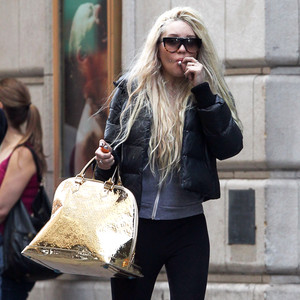 Amanda Bynes, Smoking Amanda Bynes, Smoking